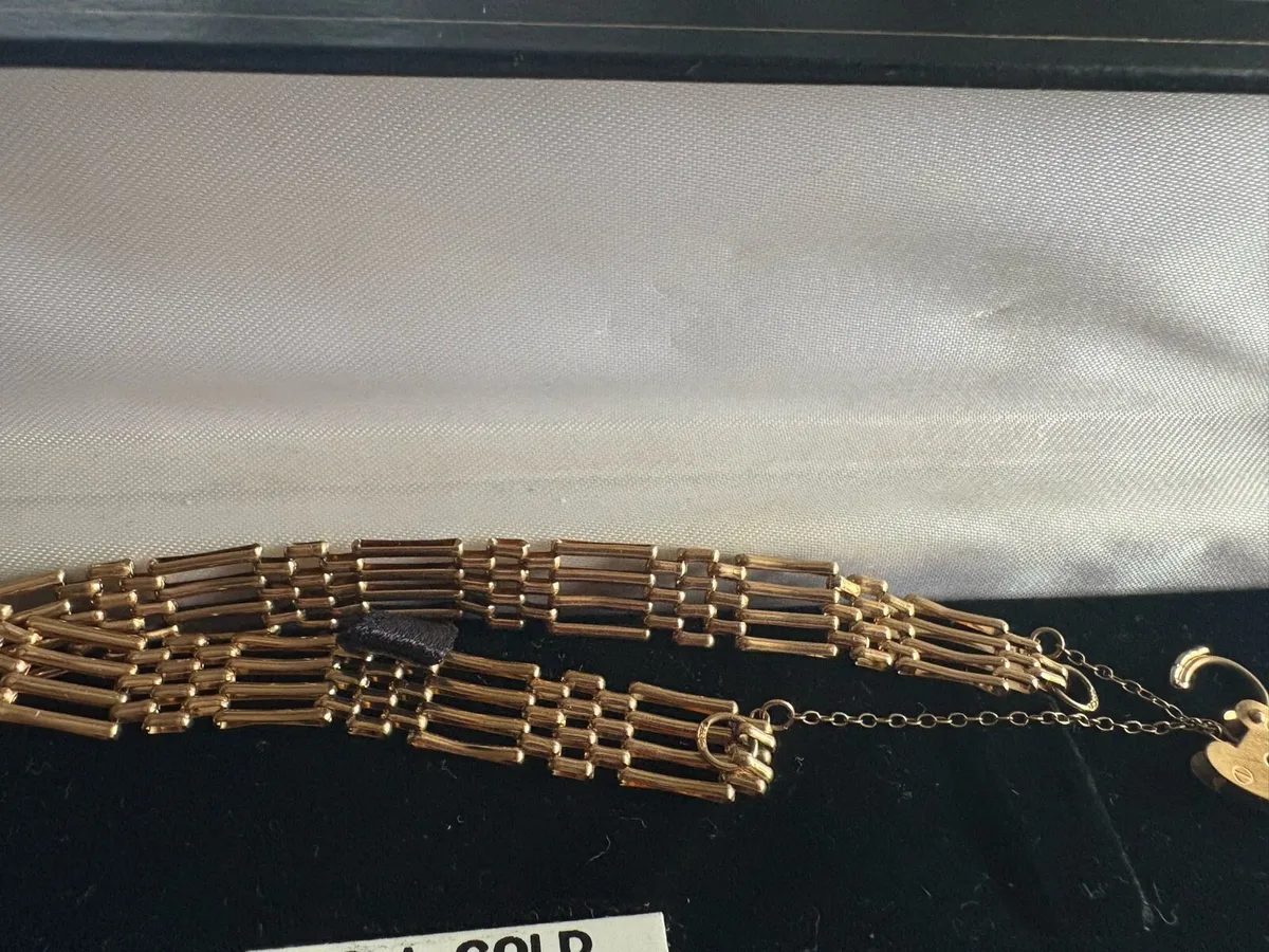 9ct gold gate bracelet - Image 2