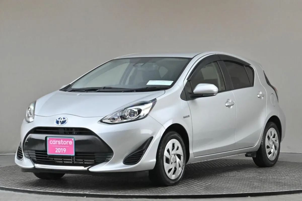 Toyota Aqua 1.5 VVT-i HYBRID **REVERSE CAM**PARK S - Image 3