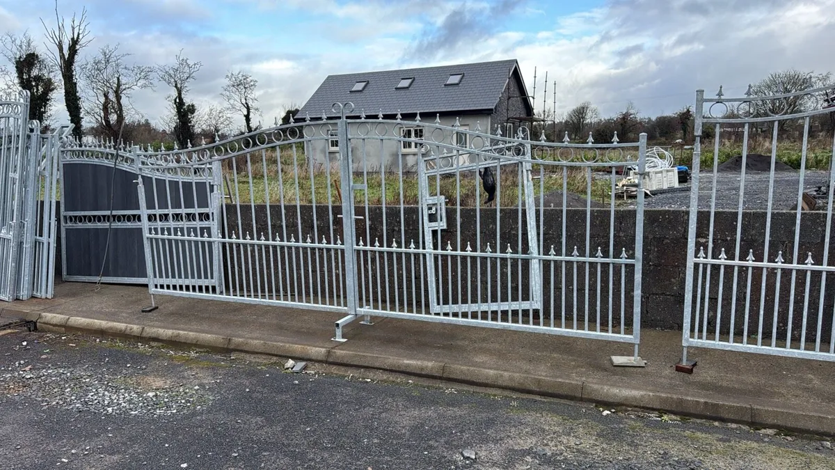 Last few gates for clearance sale - Image 2