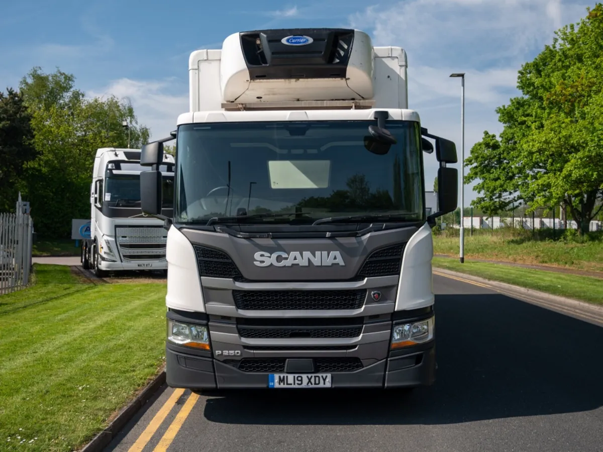 2019 (19) SCANIA P250 TWIN EVAP 18 TONNE 4X2 - Image 2