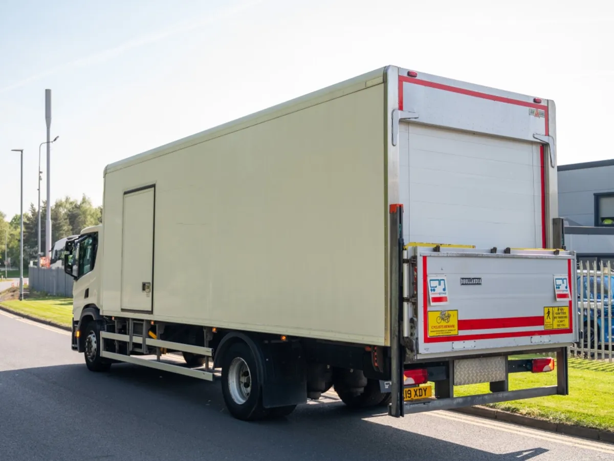 2019 (19) SCANIA P250 TWIN EVAP 18 TONNE 4X2 - Image 4