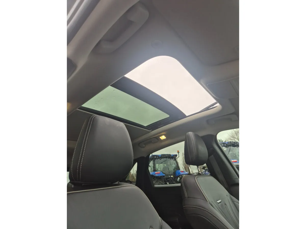 Ford Kuga VIGNALE 5DR 2.5FHEV190 S6. - Image 2