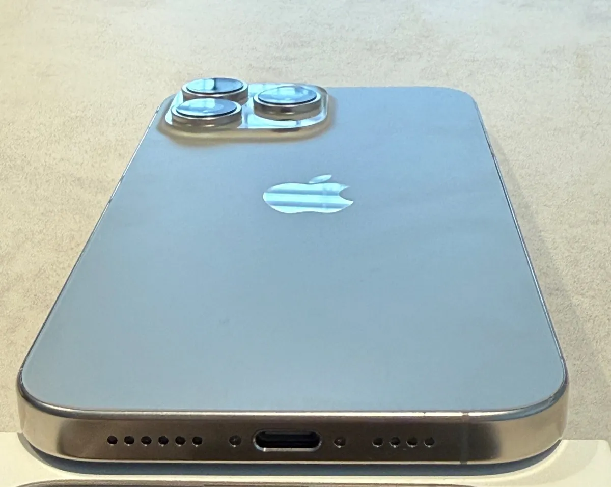 iPhone 16 Pro Max Titanium 256gb - Image 2