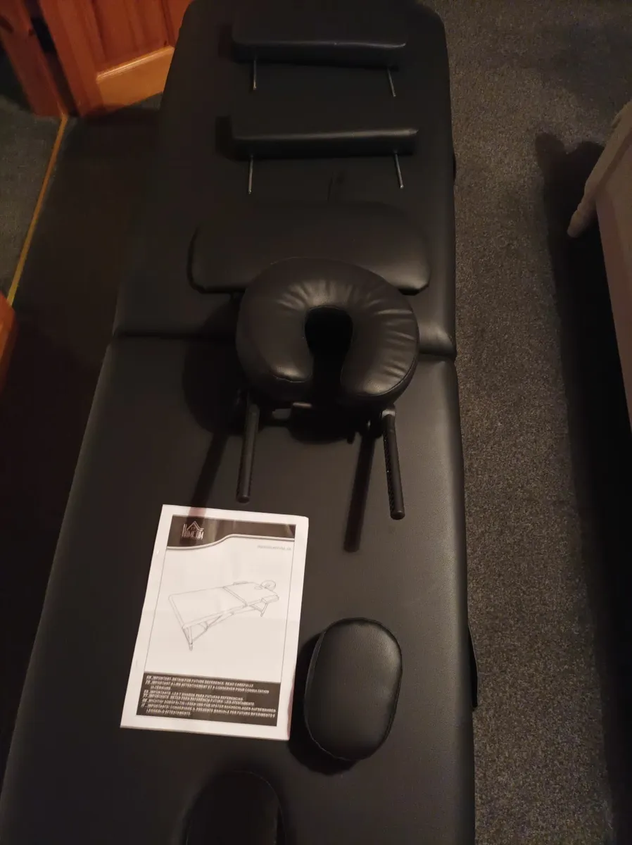 Massage table. - Image 1
