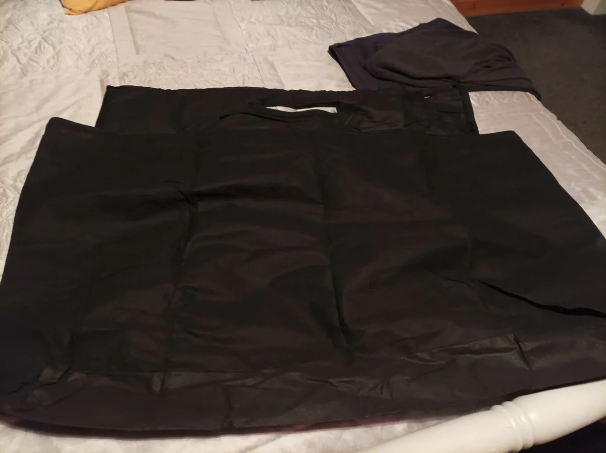 Massage table. - Image 3