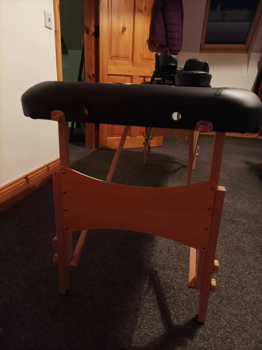 Massage table. - Image 4