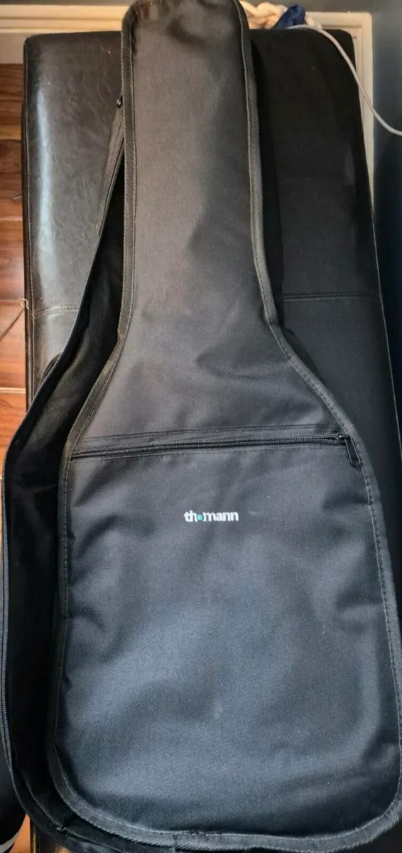 Guitar perfect for beginners. Great Condition €45 - Image 2