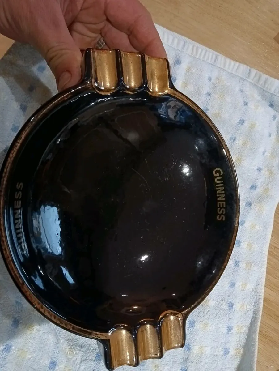 Guinness cigarette dish - Image 1