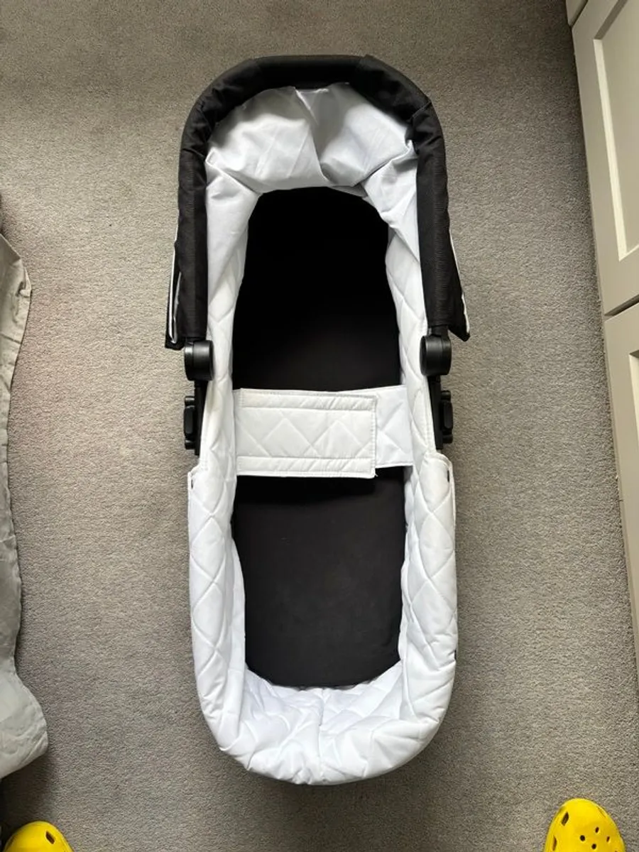 Out n About Carrycot for Double - Image 3