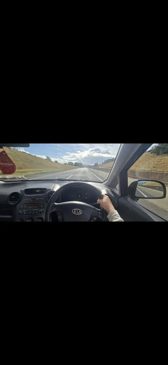 Kia Carens 2009 - Image 1