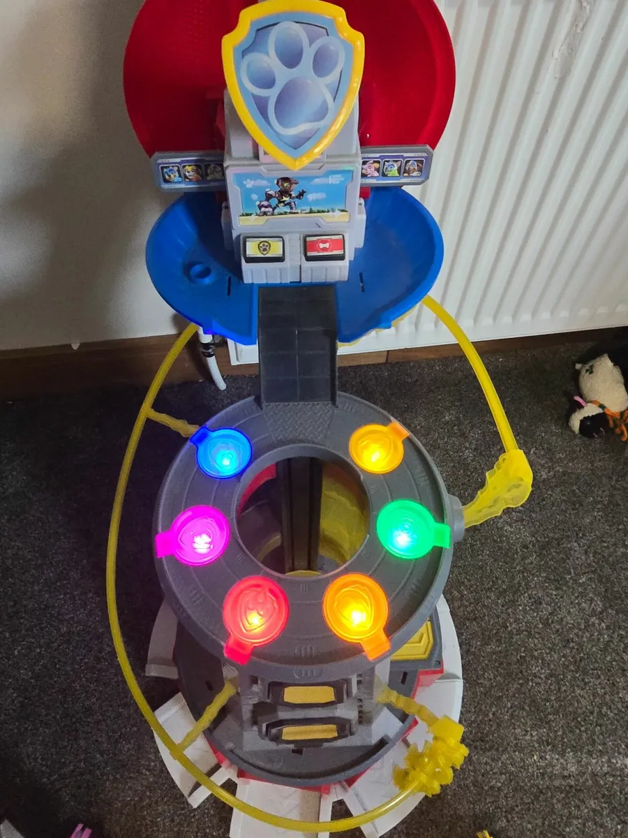 Paw Patrol Mighty Pups Tower and Figures - Image 1