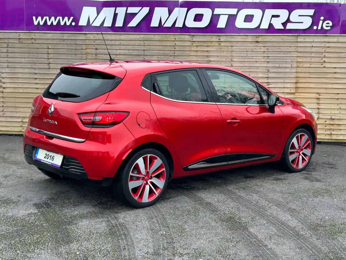 RENAULT CLIO! VERY LOW KMS - Image 4