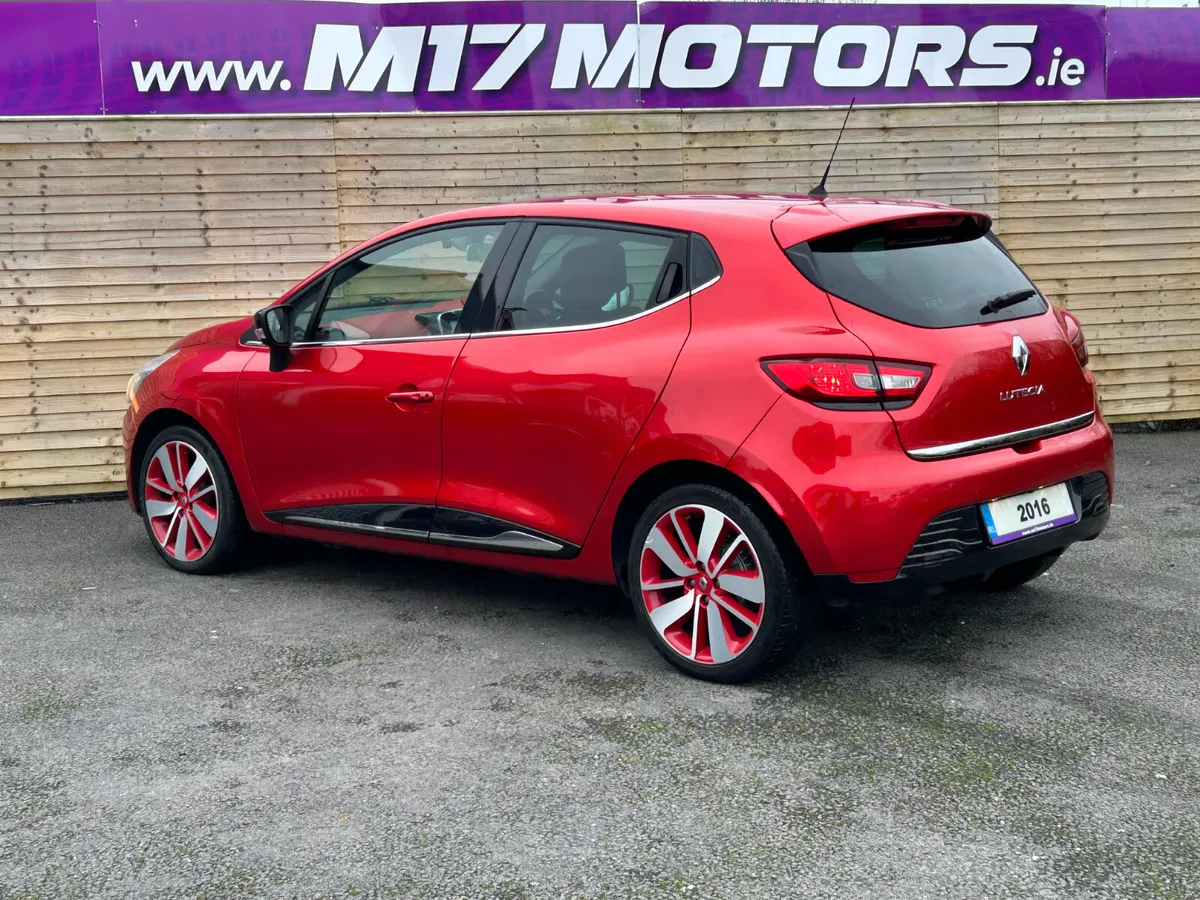 RENAULT CLIO! VERY LOW KMS - Image 3