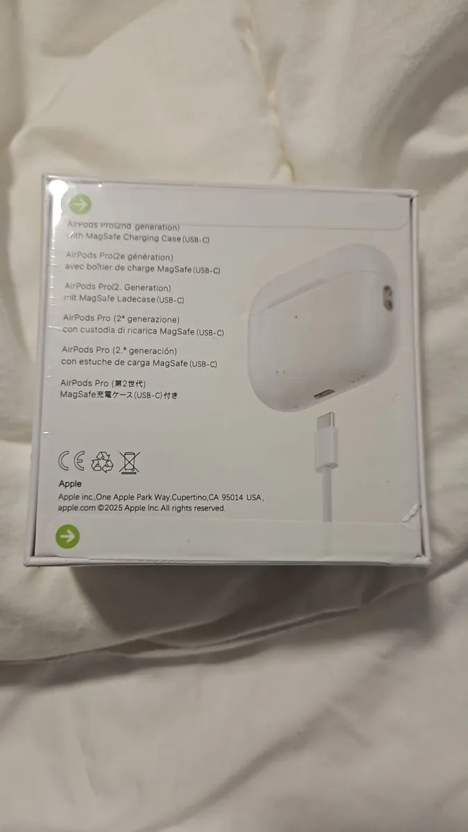 Apple Watch 10 AirPods Pro 2 - Image 2