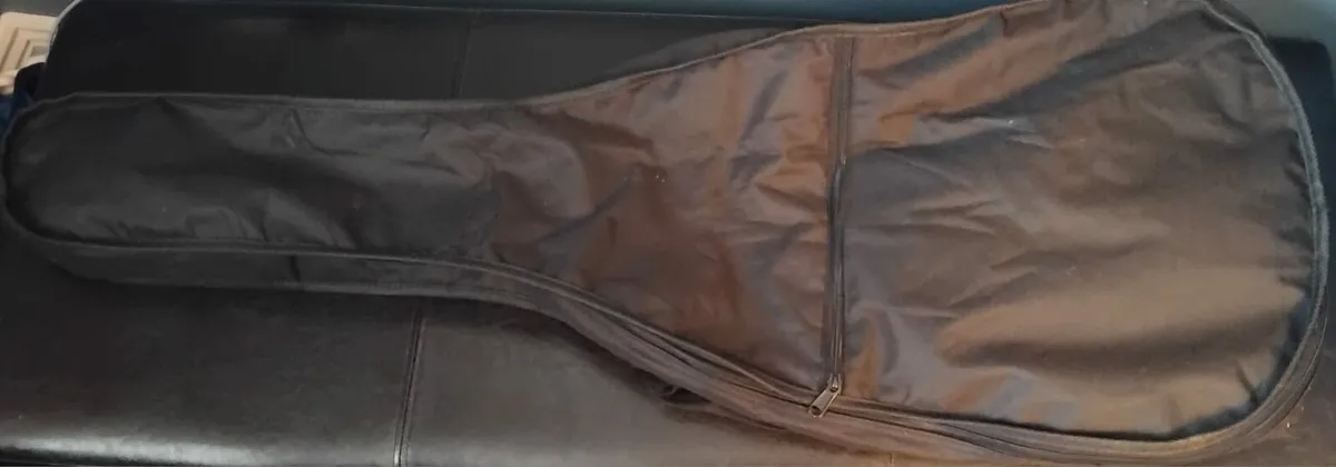 Guitar perfect for beginners. Great Condition €60 - Image 3