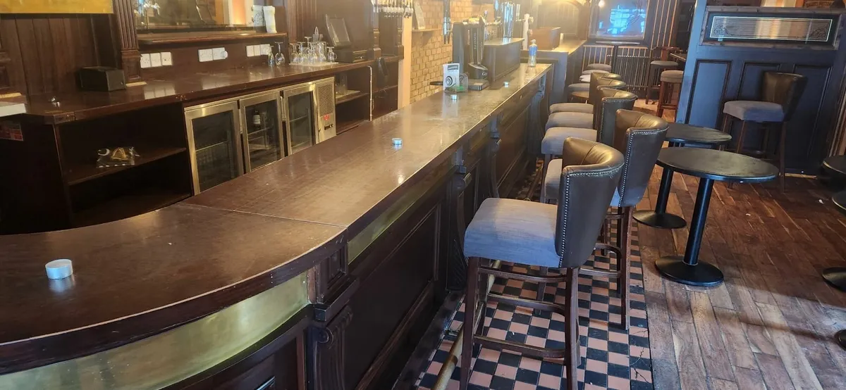 Contents of bar - Image 1