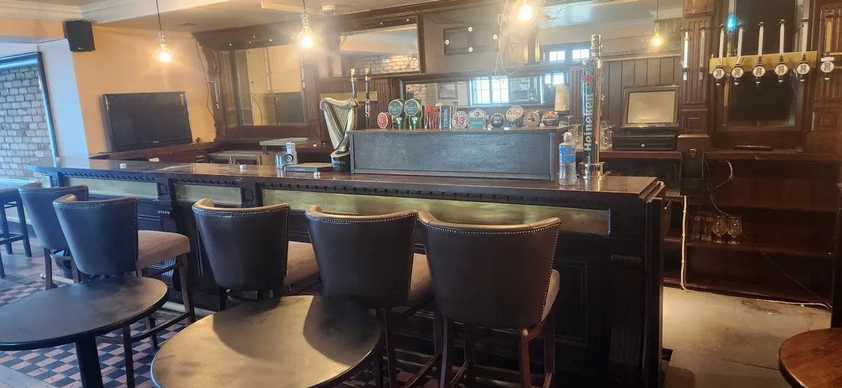 Contents of bar - Image 3