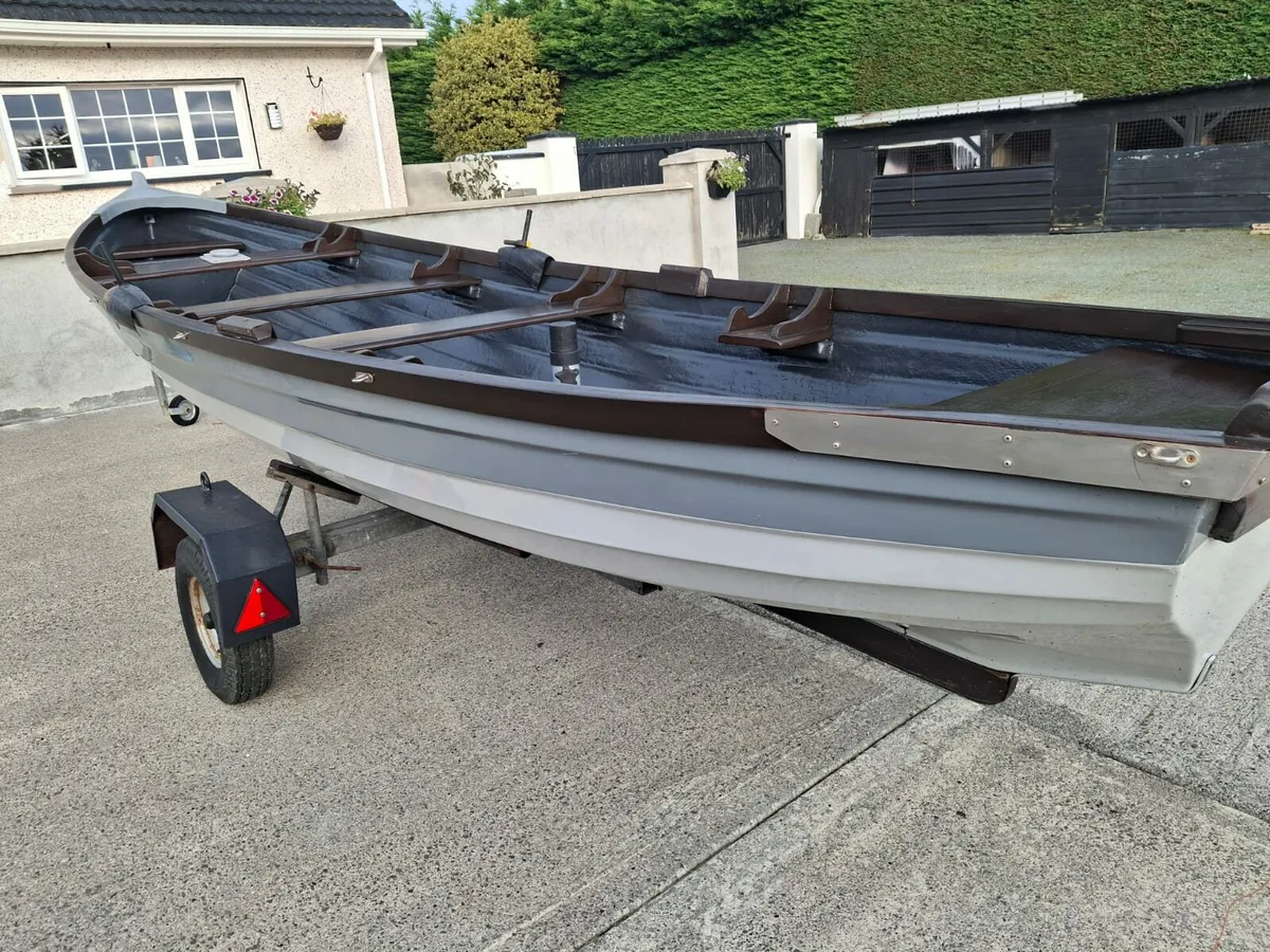 BOAT AND ENGINE - Image 2