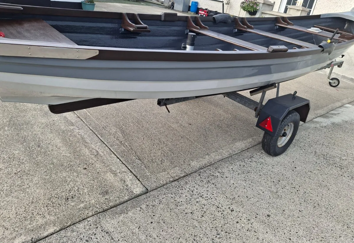 BOAT AND ENGINE - Image 3