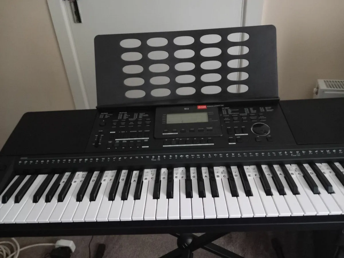 Gear 4 Music Keyboard  11O Euros - Image 2