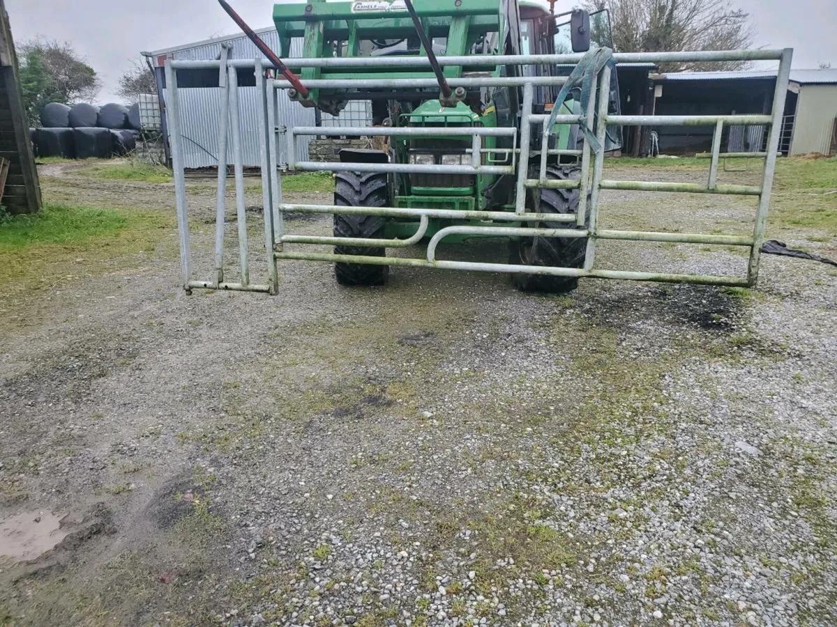 Calfing gate - Image 1