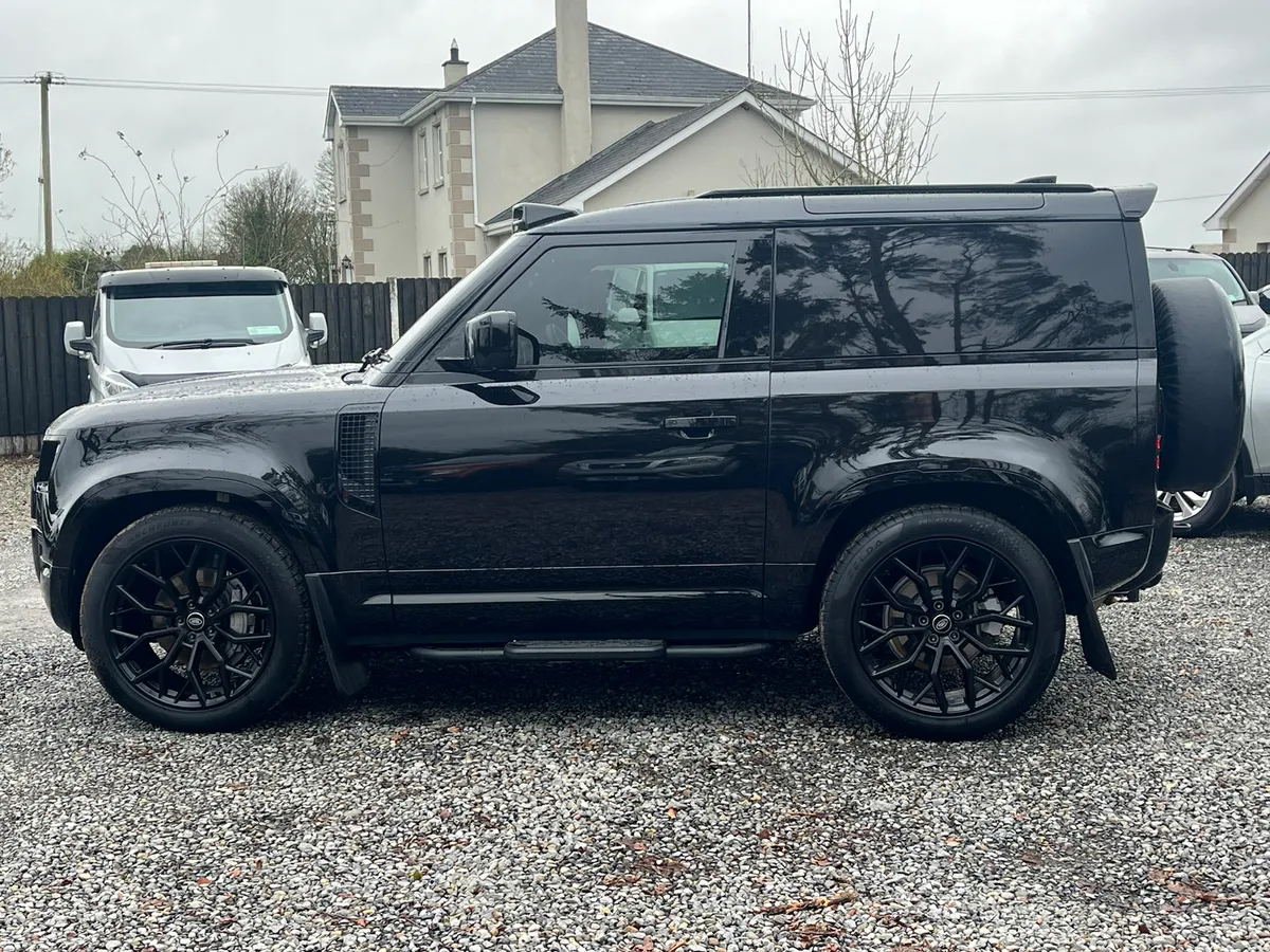 2025 LAND ROVER DEFENDER D350 X-DYNAMIC - Image 4