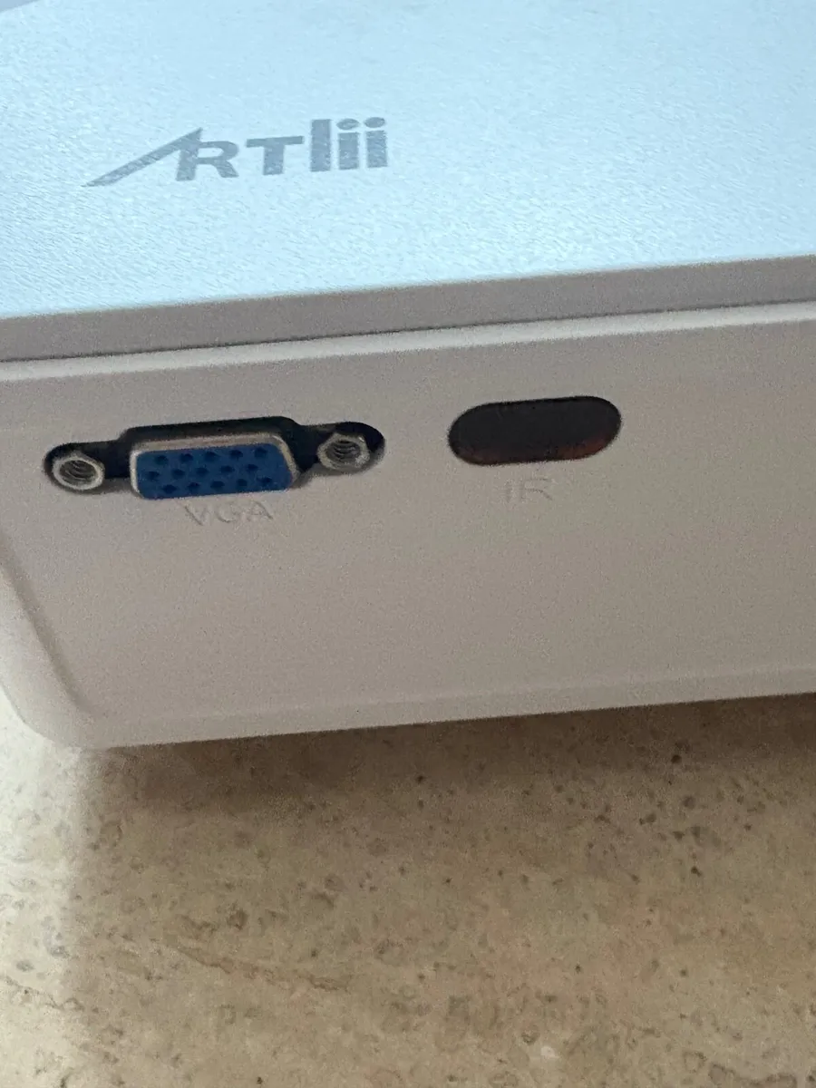 Portable home projector and screen - Image 2