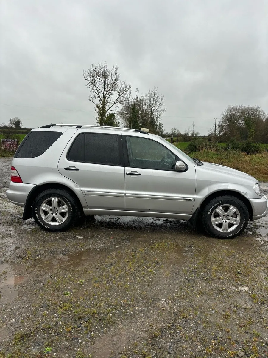Mercedes ML270 Crew Cab Automatic - Image 2