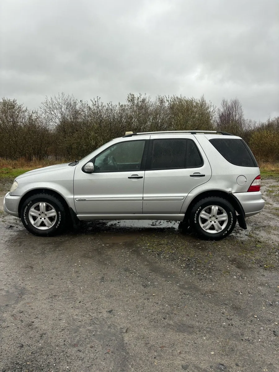 Mercedes ML270 Crew Cab Automatic - Image 4