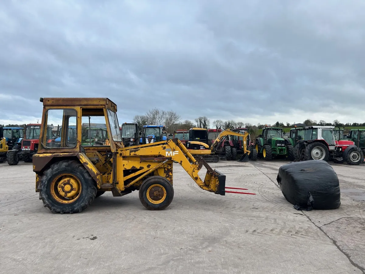 Massey Ferguson 40 Loader C/W New Bale Spike - Image 1