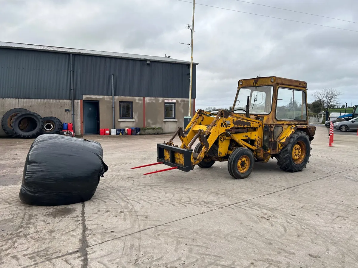 Massey Ferguson 40 Loader C/W New Bale Spike - Image 4