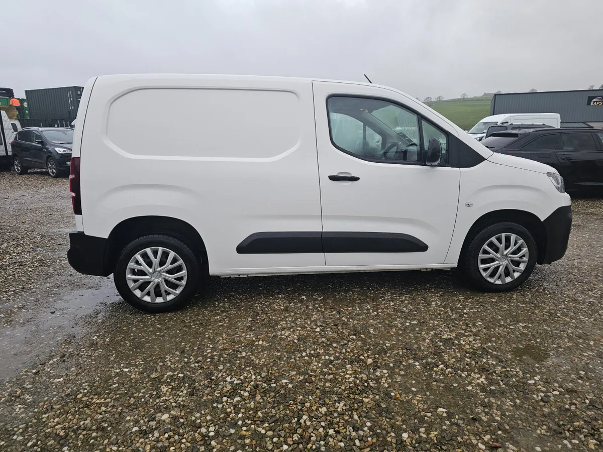 Citroen Berlingo 2022 - Image 2