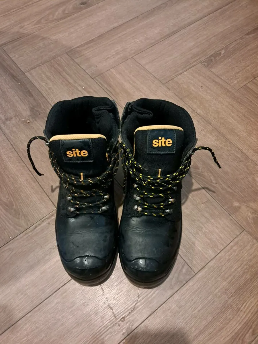 Safety boots uk 10 - Image 1