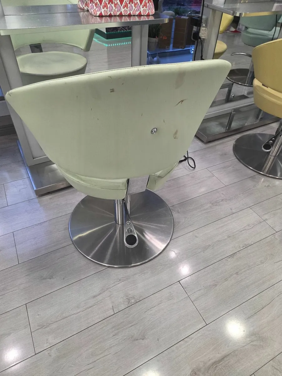 Salon chairs - Image 2