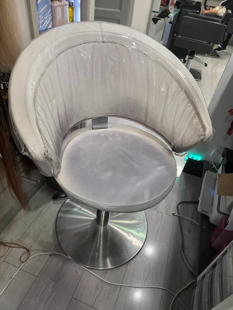 Salon chairs - Image 3