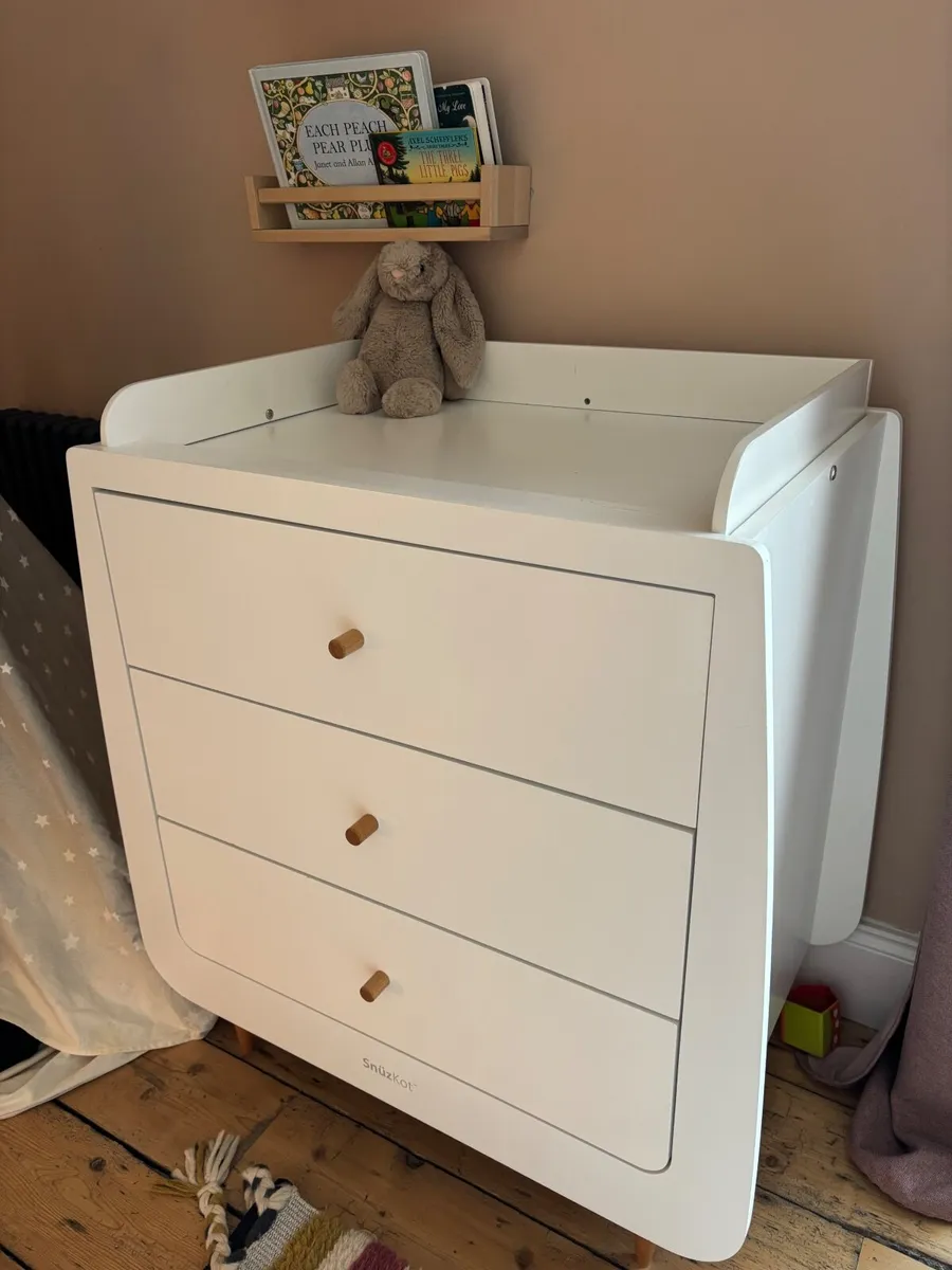 Snuzkot Skandi Cot Bed and Changing Unit - Image 3