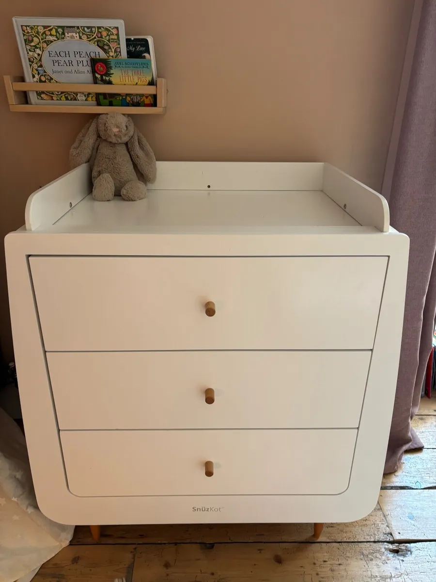 Snuzkot Skandi Cot Bed and Changing Unit - Image 4