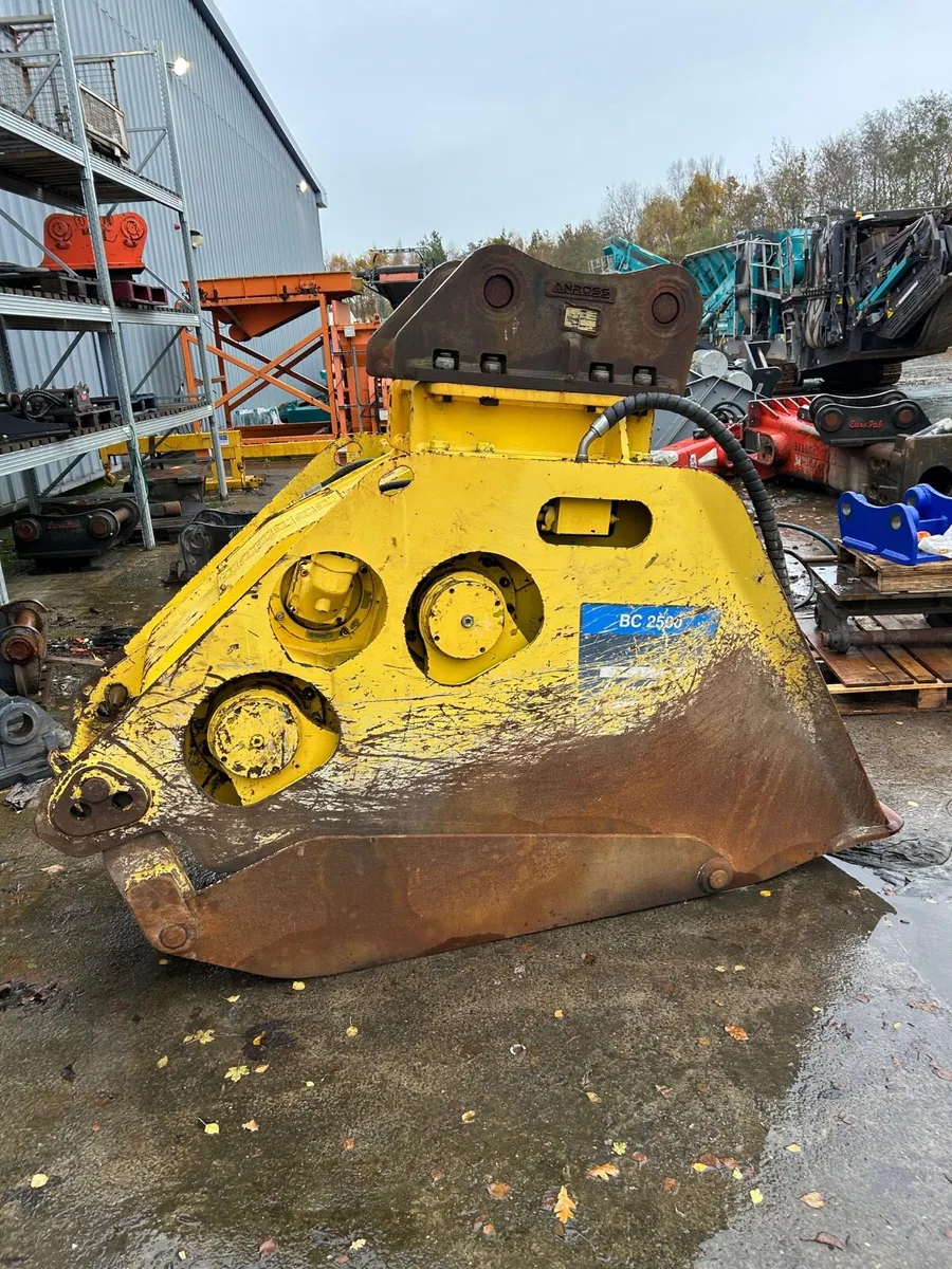 Xcentric XC20 Crushing Bucket - Image 2