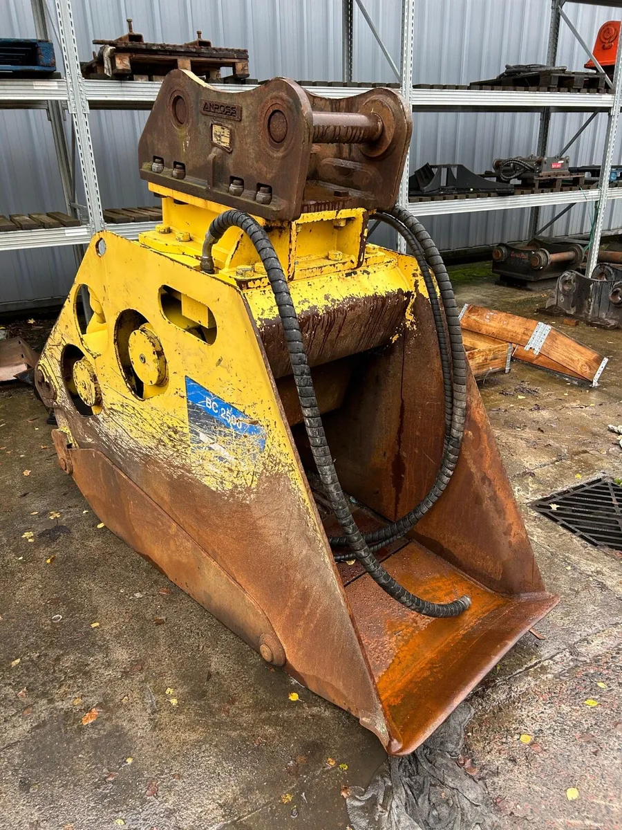 Xcentric XC20 Crushing Bucket - Image 4