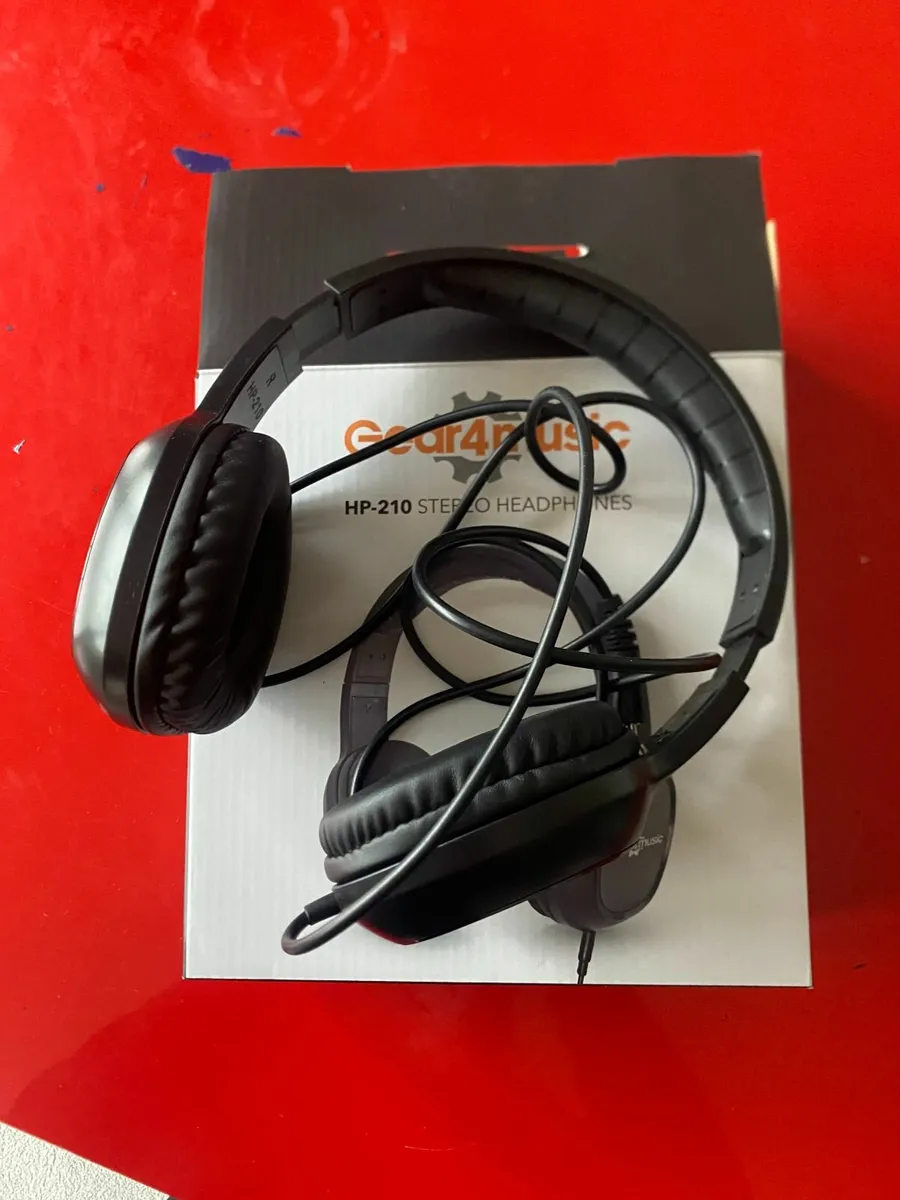HP-210 Stereo Gear4music Headphones - Image 1
