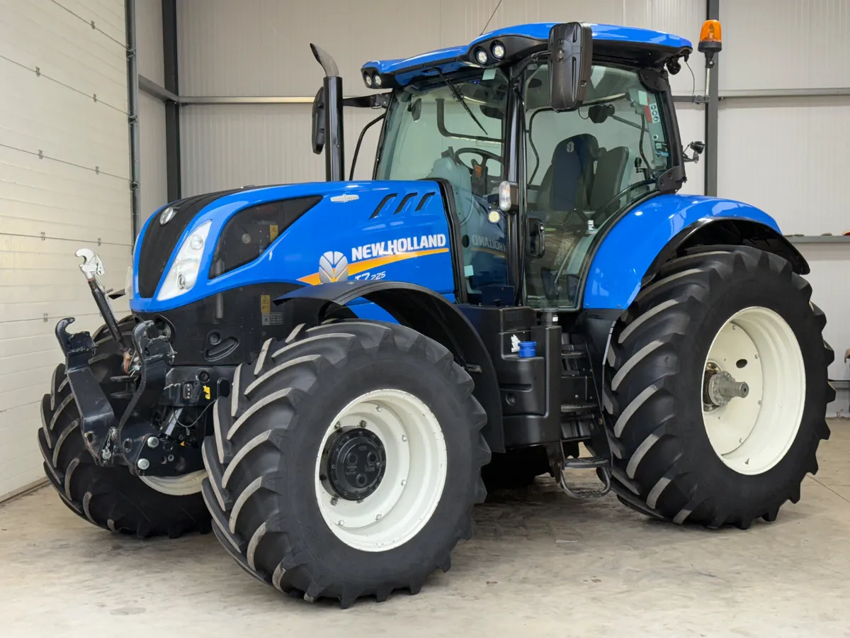 NewHolland T7.225 AutoCommand***Top Condition!!** - Image 1