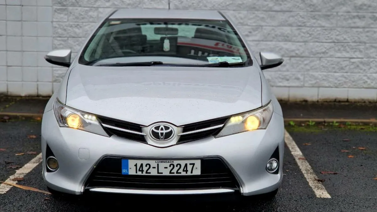 142 Toyota Auris 1.3 petrol..New NCT..6700e - Image 2
