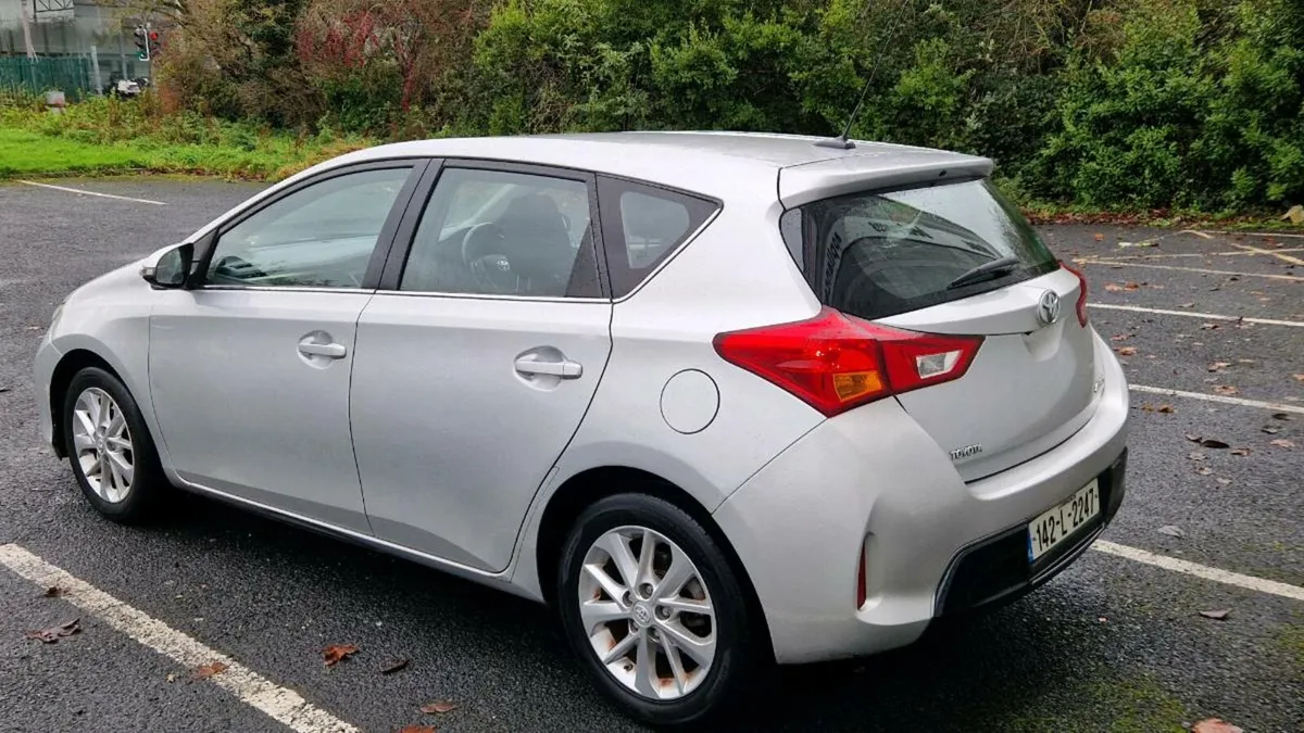 142 Toyota Auris 1.3 petrol..New NCT..6700e - Image 4