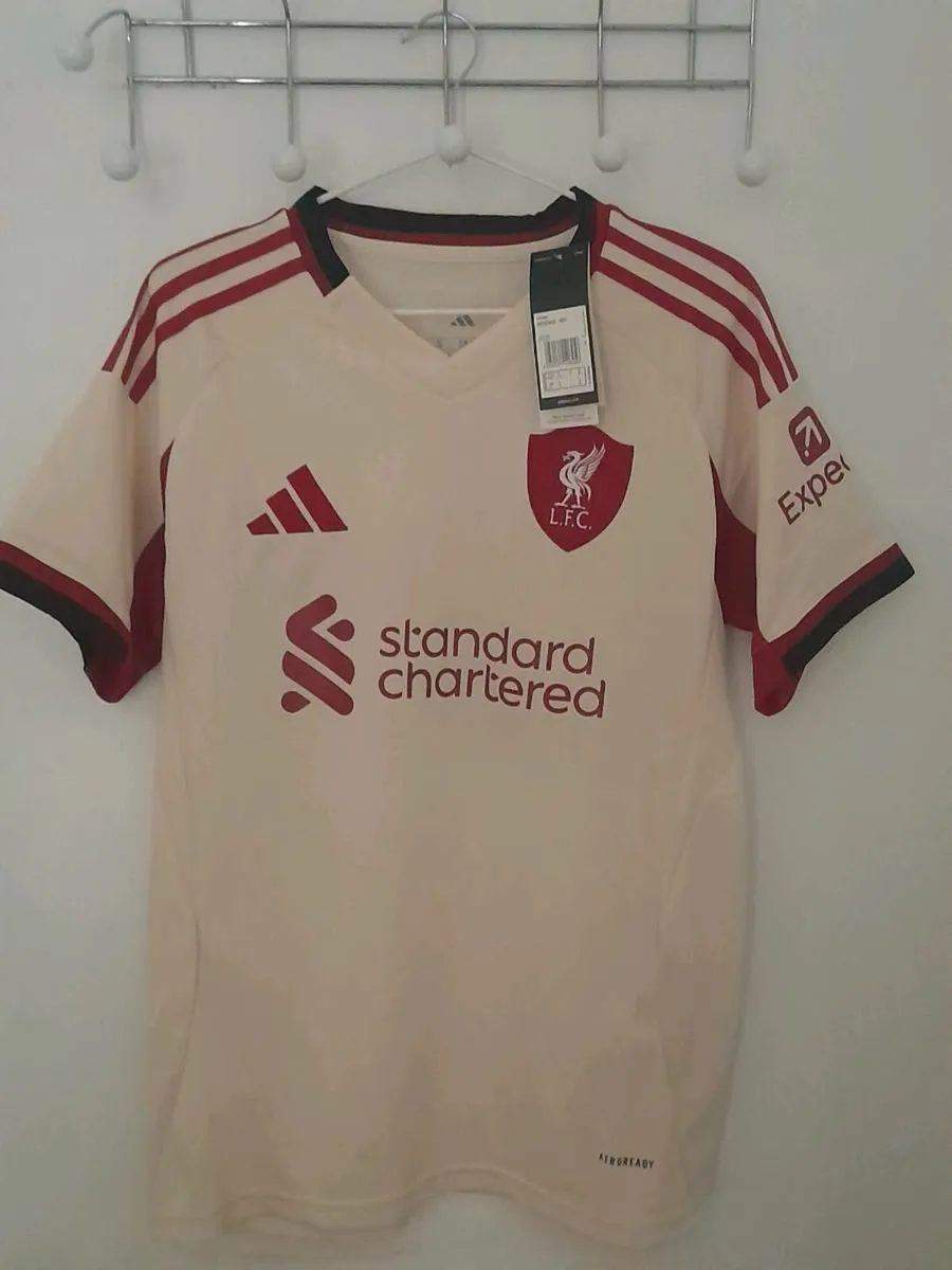 Soccer jerseys/kits and tracksuits - Image 2