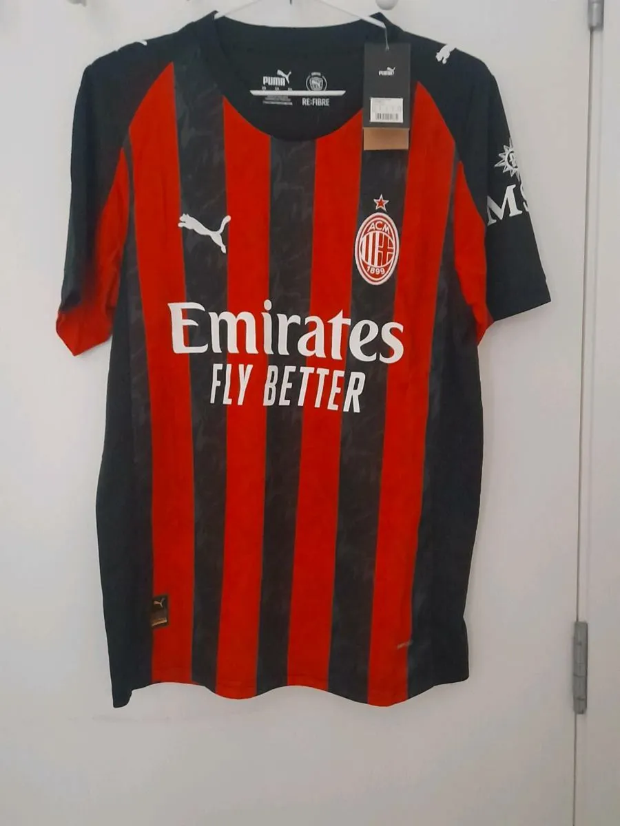 Soccer jerseys/kits and tracksuits - Image 4