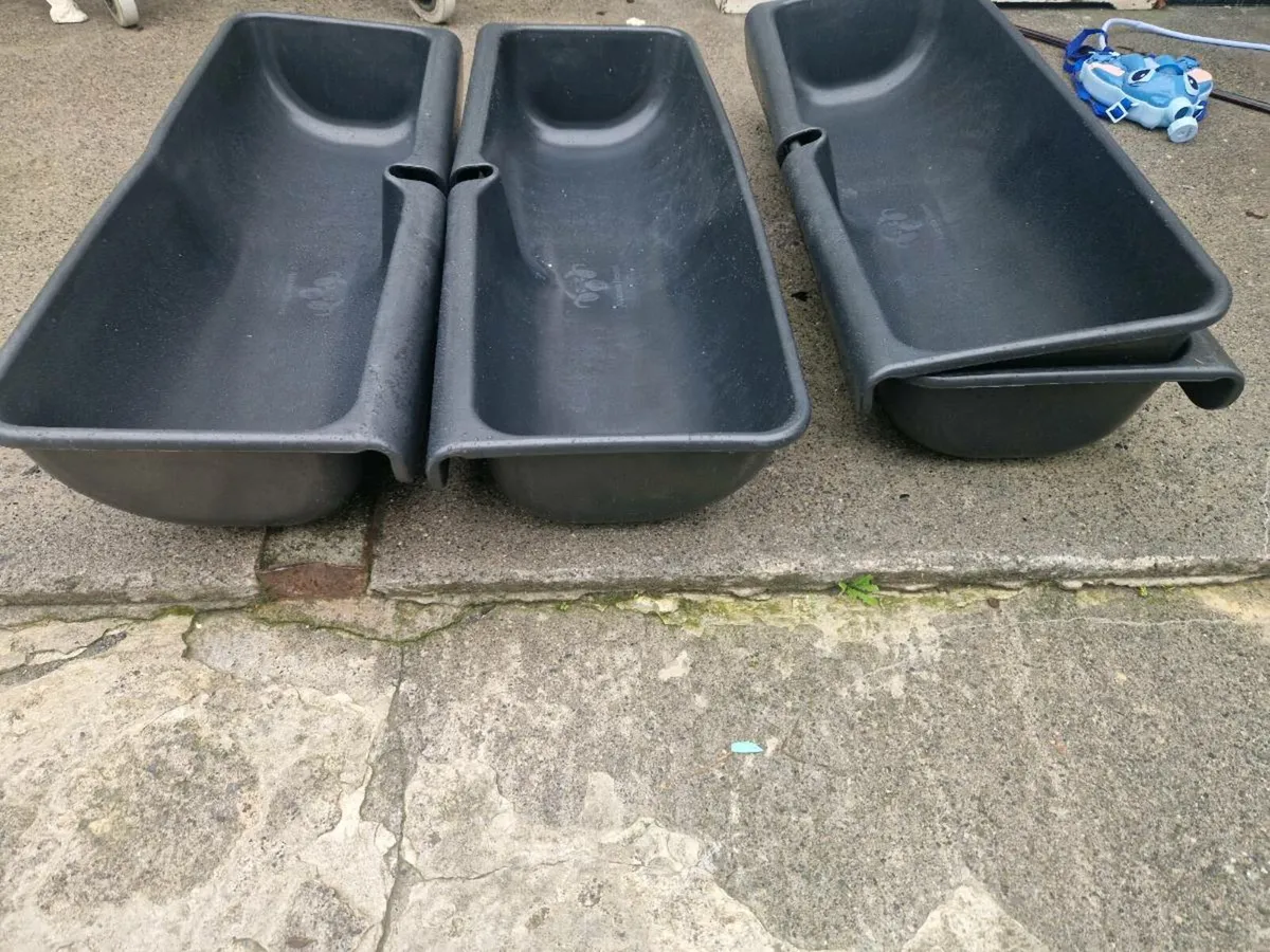 Feeding trucks - Image 1