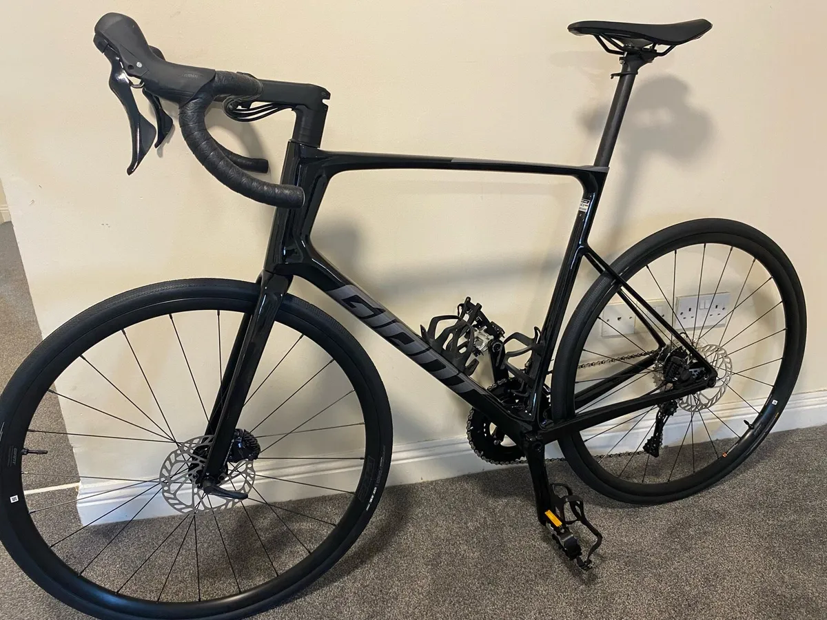 (Never Used!)GIANT Defy Advanced 2 XL + free acces - Image 1