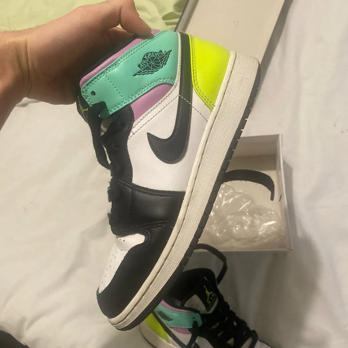 Jordan’s size 6 - Image 3