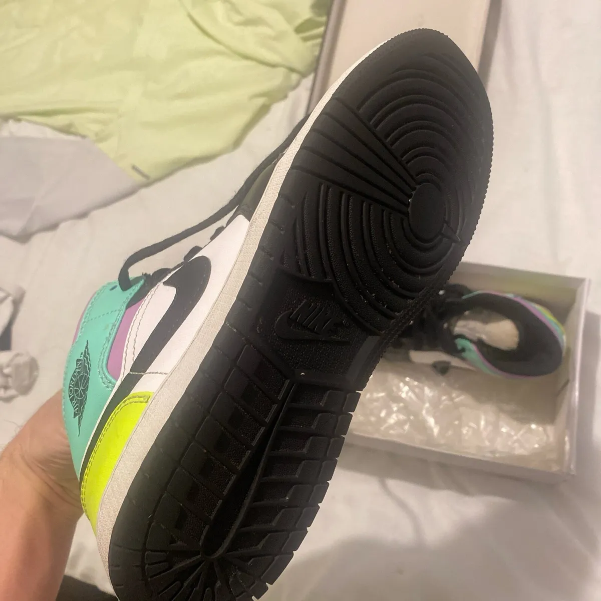 Jordan’s size 6 - Image 4