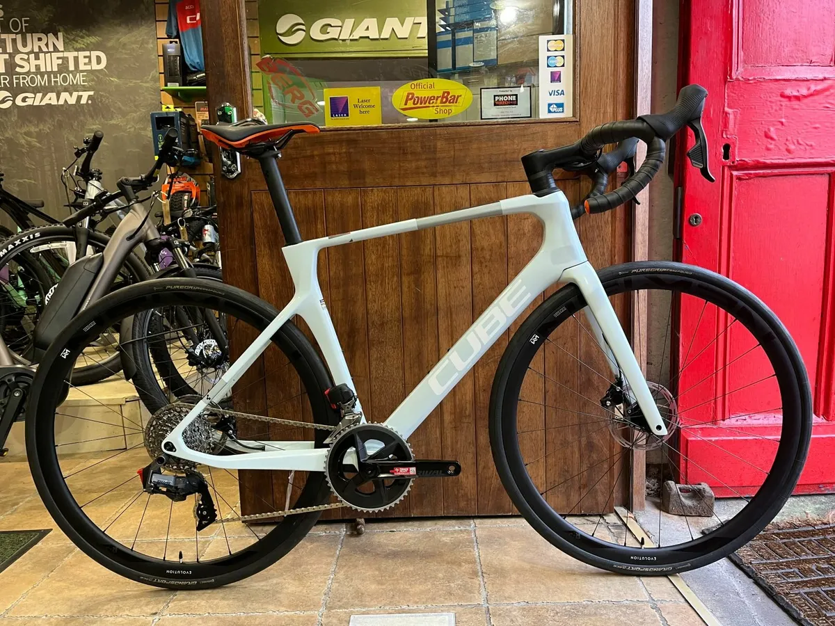 NEW CUBE AGREE PRO ROAD BIKE.